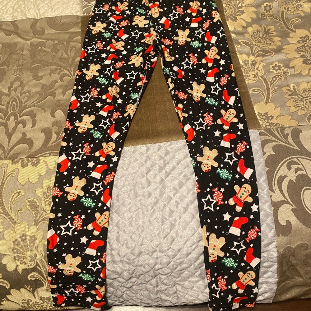 Derek Heart Black Leggings with Holiday Gingerbread Print